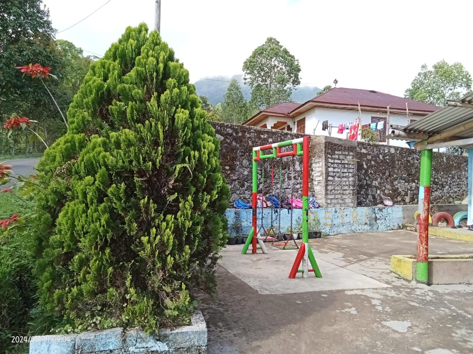 Petra Homestay Bangka Leda Ruteng Kültér fotó