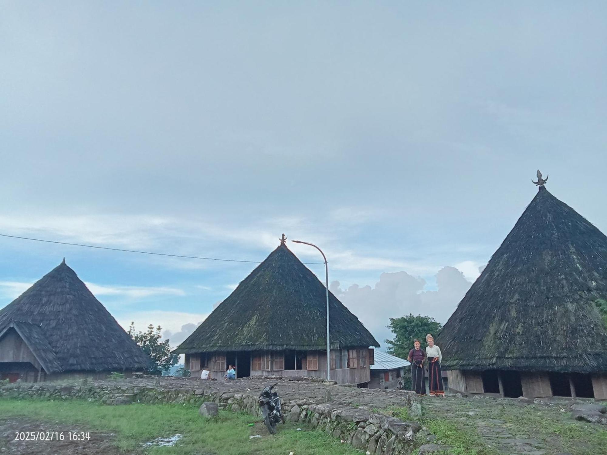 Petra Homestay Bangka Leda Ruteng Kültér fotó