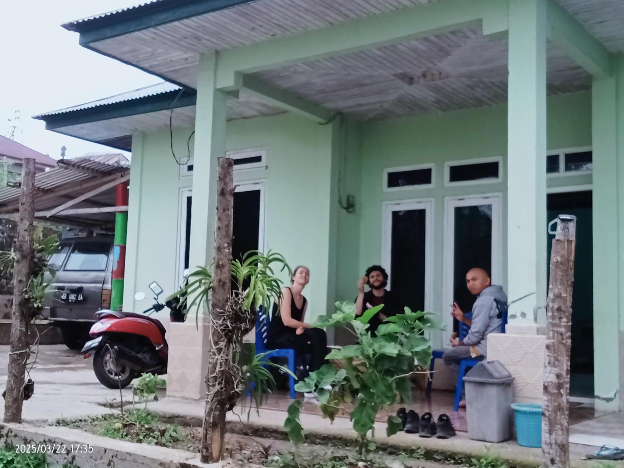 Petra Homestay Bangka Leda Ruteng Kültér fotó
