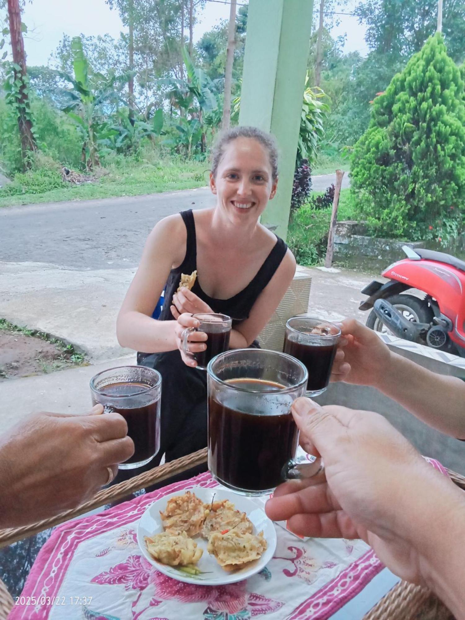 Petra Homestay Bangka Leda Ruteng Kültér fotó