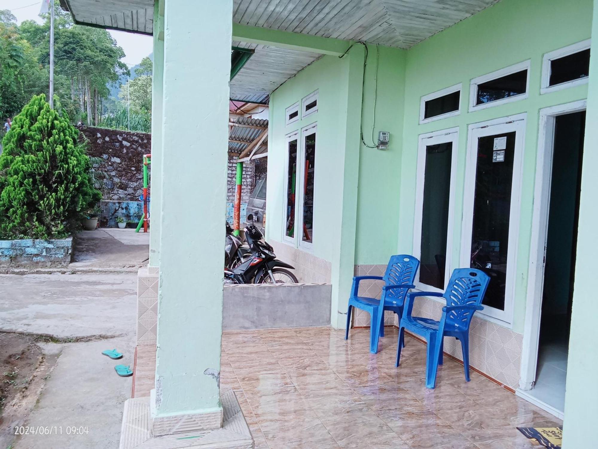 Petra Homestay Bangka Leda Ruteng Kültér fotó